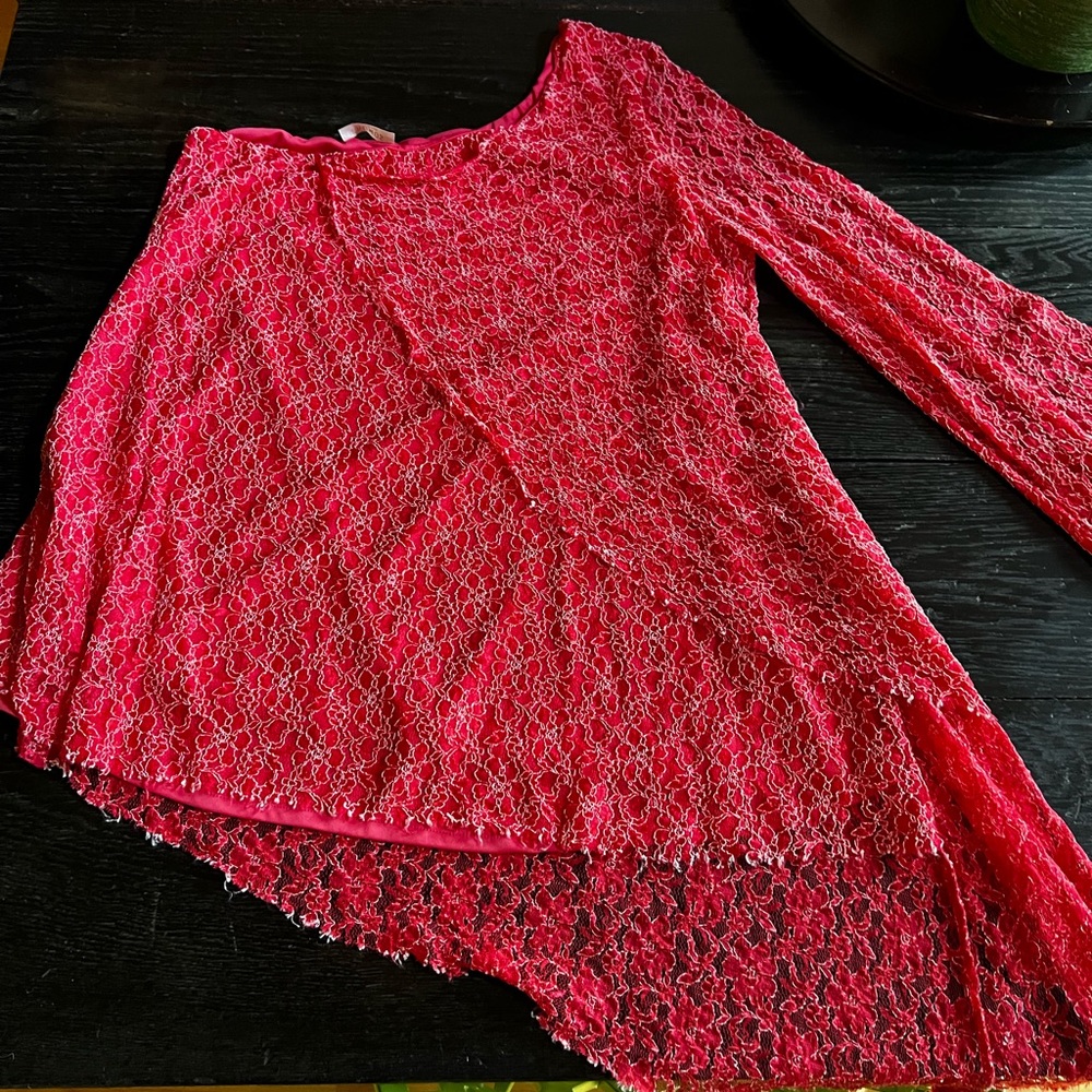 One sleeve flowing lace top